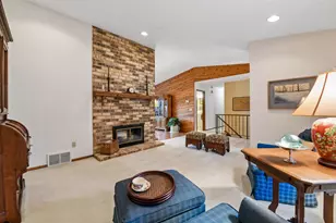 7474 Saratoga Dr, Chanhassen, MN 55317 - Photo 3