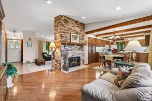 7474 Saratoga Dr, Chanhassen, MN 55317 - Photo 9