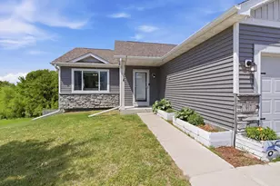 917 Mulberry Ave NE, Montgomery, MN 56069 - Photo 3