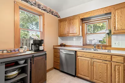 807 11th Avenue NW, Austin, MN 55912 - Photo 9
