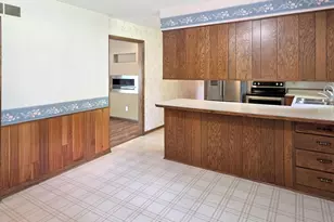 102 Southview Dr, Marshall, MN 56258 - Photo 7