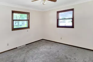102 Southview Dr, Marshall, MN 56258 - Photo 15