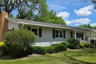 102 Southview Dr, Marshall, MN 56258 - Photo 3