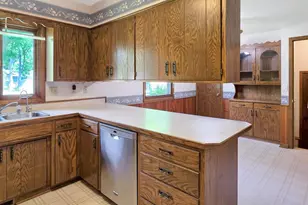 102 Southview Dr, Marshall, MN 56258 - Photo 11