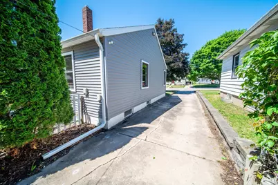 1550 7 1/2 Avenue NE, Rochester, MN 55906 - Photo 5