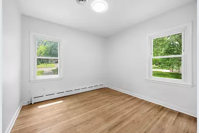 445 Lark Avenue E, Maplewood, MN 55117 - Photo 11