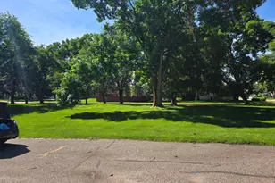 5942 Fernwood St, Shoreview, MN 55126 - Photo 3