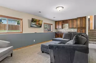 1049 Bonnieview Dr, Woodbury, MN 55129 - Photo 27