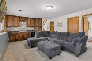 1049 Bonnieview Dr, Woodbury, MN 55129 - Photo 29