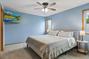 1049 Bonnieview Dr, Woodbury, MN 55129 - Photo 19