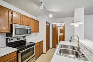 2580 Bedford Ct, Mendota Heights, MN 55120 - Photo 13
