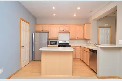 2412 Eagle Trace Lane, Woodbury, MN 55129 - Photo 5