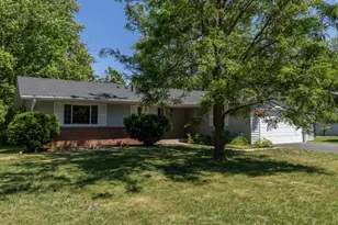 991 Cortland Dr, Apple Valley, MN 55124 - Photo 1
