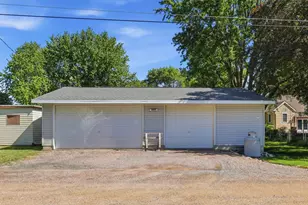424 E 11th St, Gibbon, MN 55335 - Photo 47