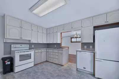 325 South Street W, Caledonia, MN 55921 - Photo 3