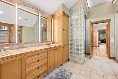 2439 Emerald Trail, Minnetonka, MN 55305 - Photo 27