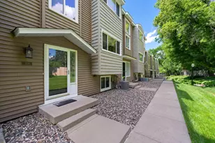 304 Pondridge Cir, Wayzata, MN 55391 - Photo 1