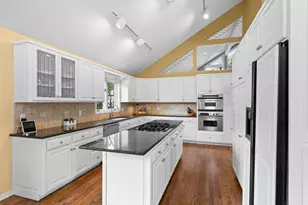 7708 Stonewood Ct, Edina, MN 55439 - Photo 9