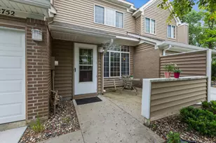 2752 Autumnwood Ln, Minnetonka, MN 55305 - Photo 3