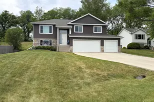 2515 Elmcroft Dr SW, Rochester, MN 55902 - Photo 1
