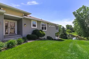 10709 Kingsfield Ln, Woodbury, MN 55129 - Photo 3