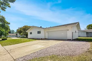 2403 18th St S, Moorhead, MN 56560 - Photo 3