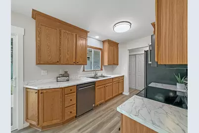 2403 18th Street S, Moorhead, MN 56560 - Photo 7