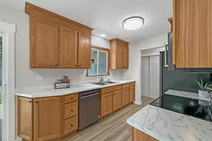 2403 18th St S, Moorhead, MN 56560 - Photo 7