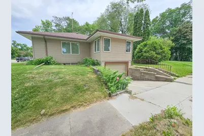 621 10th Ave., Clarkfield, MN 56223 - Photo 3