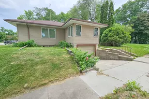 621 10th Ave, Clarkfield, MN 56223 - Photo 3