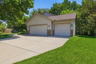 9953 Starlight Dr, Woodbury, MN 55125 - Photo 51
