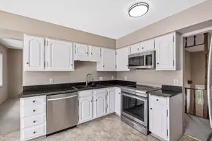 1790 Crestridge Ln, Eagan, MN 55122 - Photo 5