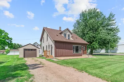 720 Fir Avenue, Bird Island, MN 55310 - Photo 3