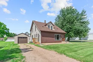 720 Fir Ave, Bird Island, MN 55310 - Photo 3