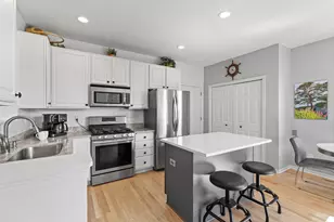 1004 Victoria Grns Blvd, Victoria, MN 55386 - Photo 9