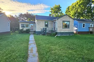 414 Crocker Ave S, Thief River Falls, MN 56701 - Photo 3