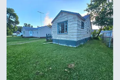 414 Crocker Avenue S, Thief River Falls, MN 56701 - Photo 3
