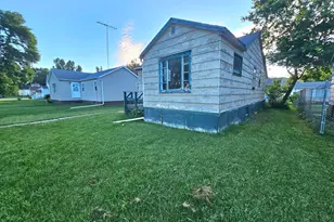 414 Crocker Ave S, Thief River Falls, MN 56701 - Photo 3