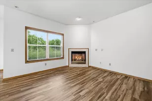 7582 6th St N, Oakdale, MN 55128 - Photo 9