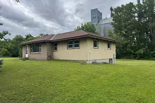 435 W Ottawa St, Le Center, MN 56057 - Photo 19