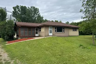 435 W Ottawa St, Le Center, MN 56057 - Photo 1