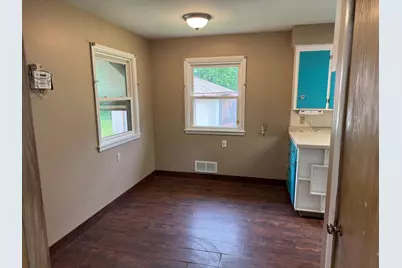 435 W Ottawa Street, Le Center, MN 56057 - Photo 9