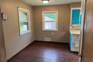 435 W Ottawa St, Le Center, MN 56057 - Photo 9