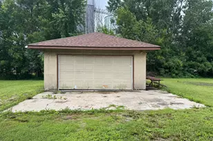 435 W Ottawa St, Le Center, MN 56057 - Photo 25