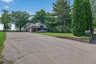 450 W Horseshoe Dr, Shoreview, MN 55126 - Photo 3