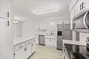 1049 Greenhaven Dr, Vadnais Heights, MN 55127 - Photo 3