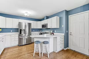 562 Deer Ridge Ln S, Maplewood, MN 55119 - Photo 9