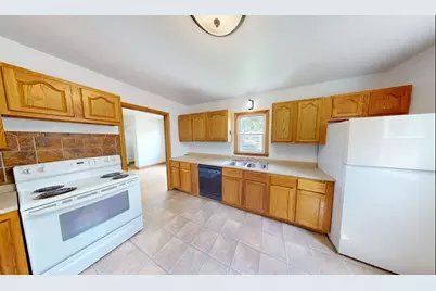 1004 6th Street SW, Willmar, MN 56201 - Photo 3