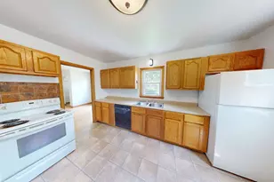 1004 6th St SW, Willmar, MN 56201 - Photo 3