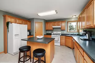 13522 Oakwood Dr, Rogers, MN 55374 - Photo 11